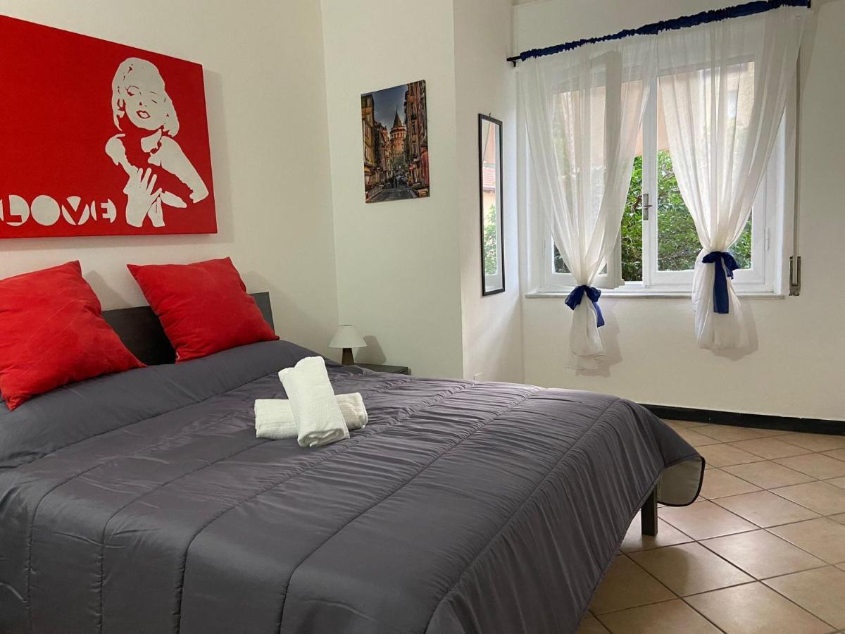 Right Bank House Villa Imperia Exterior photo
